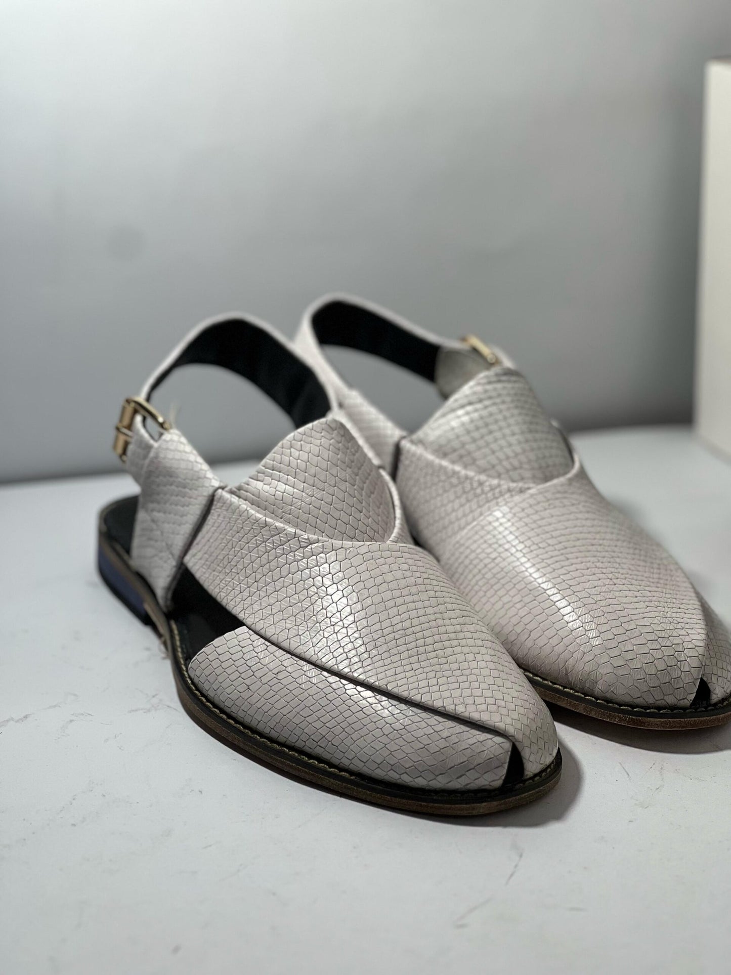SERPENTE – The Luxe Peshawari Chappal