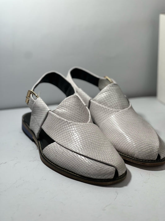 SERPENTE – The Luxe Peshawari Chappal