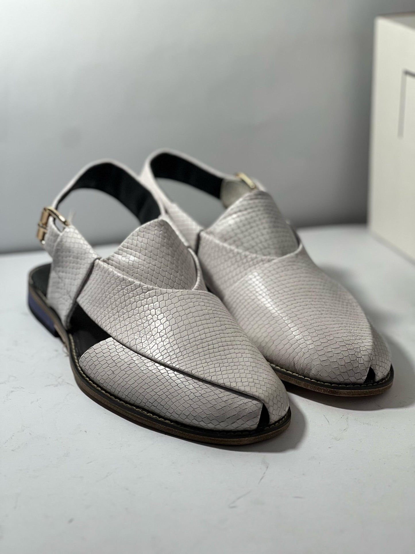 SERPENTE – The Luxe Peshawari Chappal