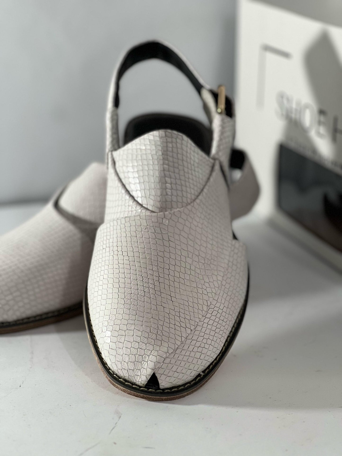 SERPENTE – The Luxe Peshawari Chappal